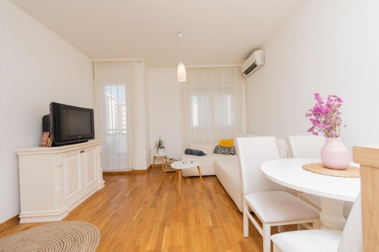 Lux City Apartment With Parking Podgorica Buitenkant foto