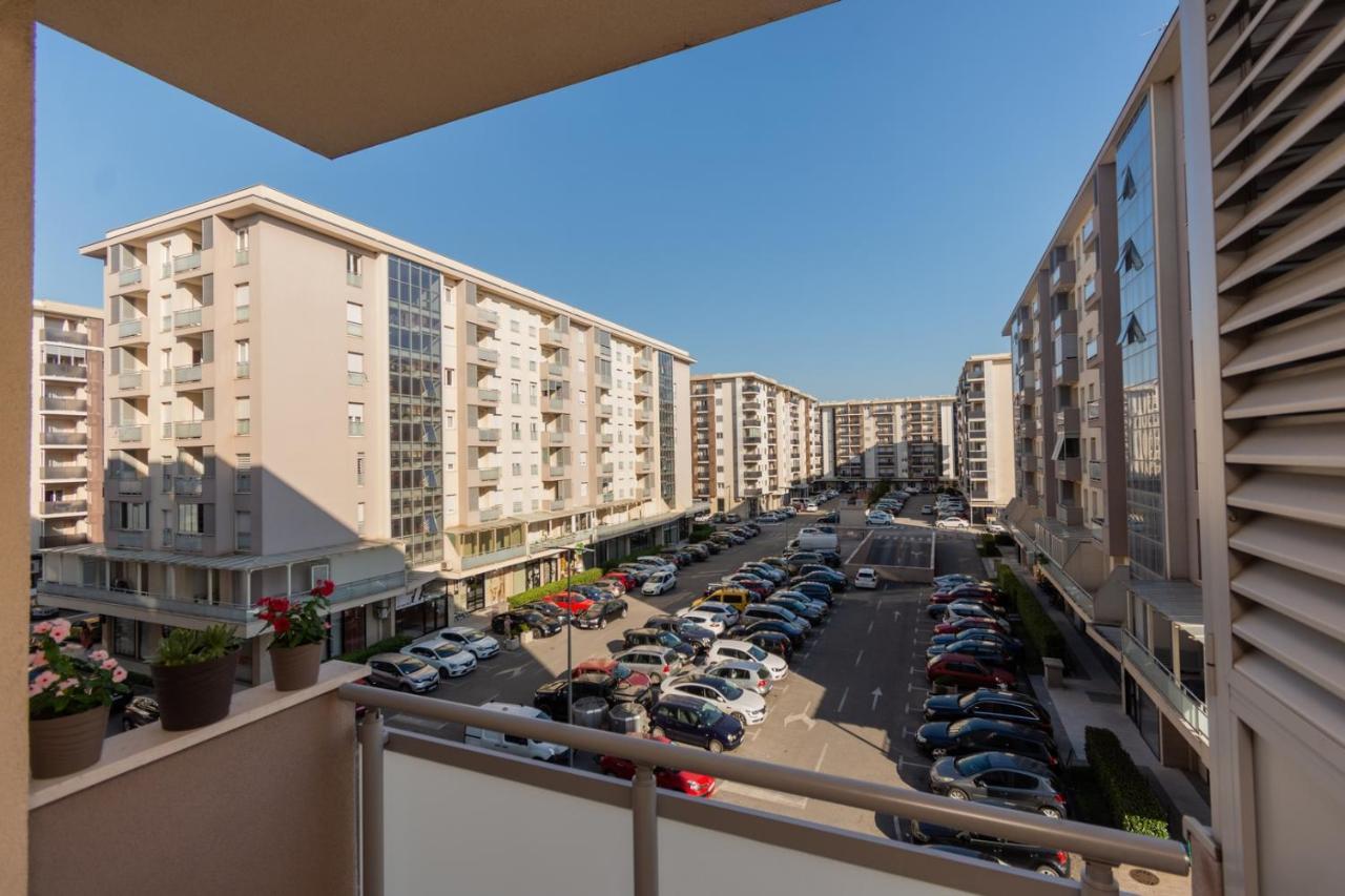 Lux City Apartment With Parking Podgorica Buitenkant foto